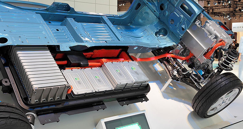How long does the battery in an electric car last?
