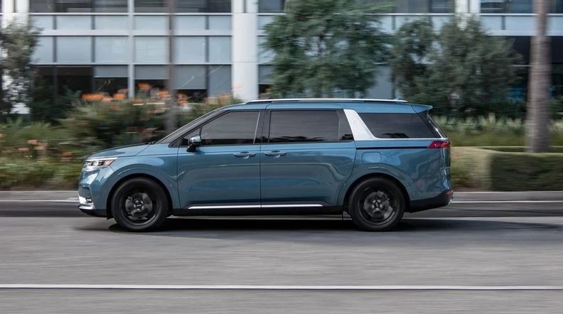 Kia shows off the exciting 2025 Carnival Hybrid: Here’s what you need to know