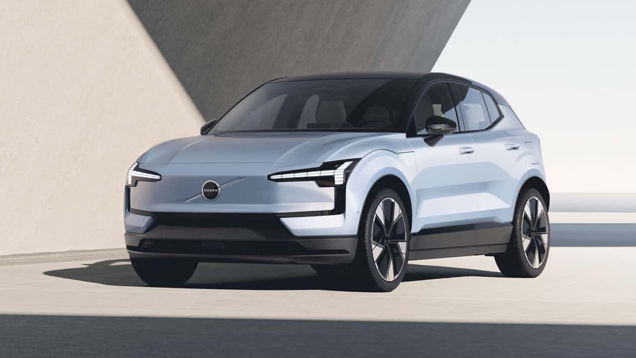 Volvo hybrids sell well despite declining electric sales