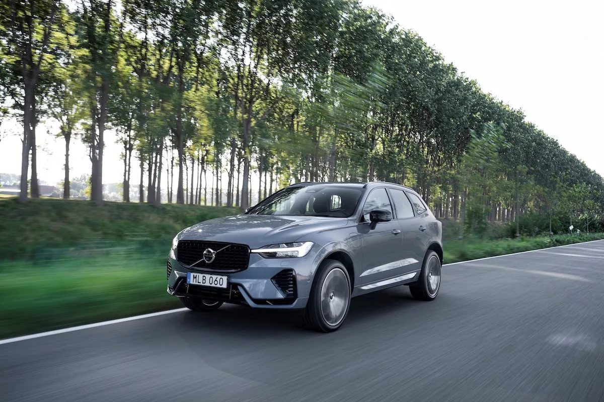 Volvo hybrids sell well despite declining electric sales