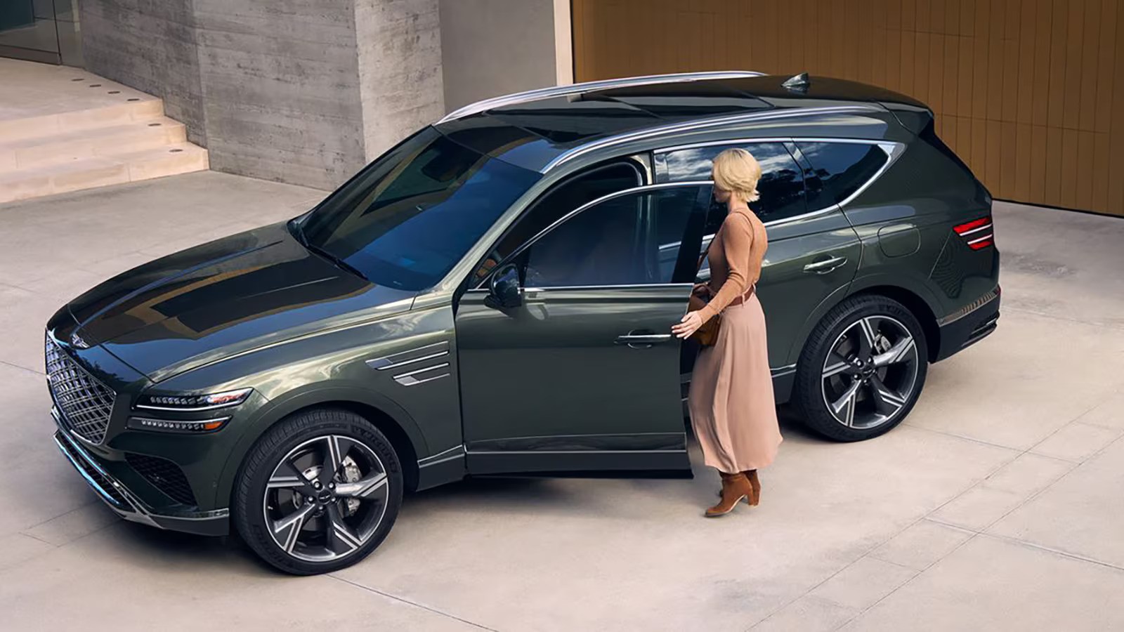 Free upgrades are available for the Genesis GV80 SUV in 2025